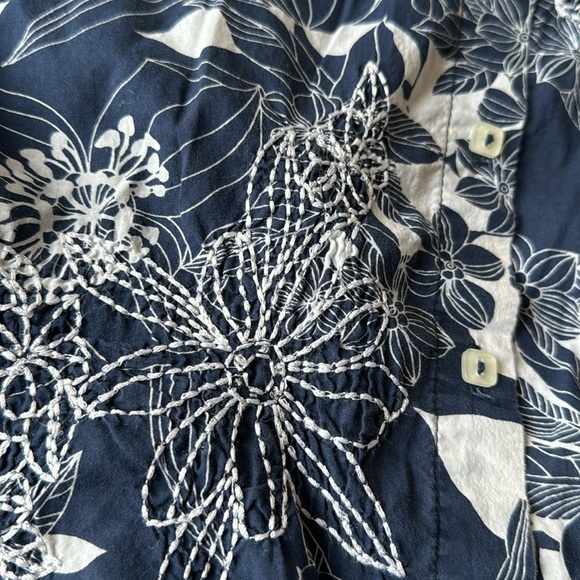 White pants & blue & white embroidered blouse - Picture 11 of 14